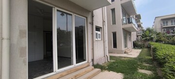 Furnished Amenities in 4 BHK Builder Floor at BPTP Amstoria, Sector 102 – for Rent