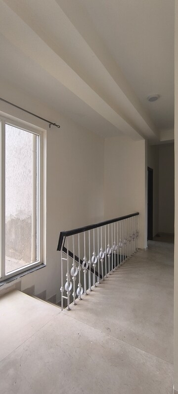 Master Bedroom in 4 BHK Builder Floor at BPTP Amstoria, Sector 102 – for Rent