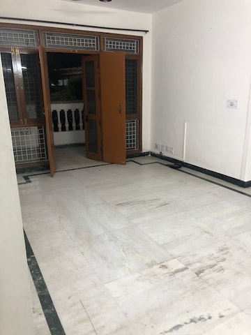 Room in 3 BHK Apartment at Huda CGHS, Sector 56 – for Rent
