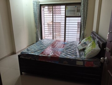Bedroom in 2 BHK Apartment at Vile Parle East – for Rent