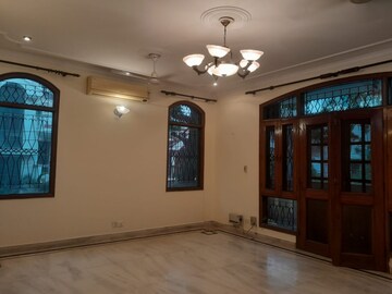 Room in 1 BHK Builder Floor at Naigaon East – for Rent