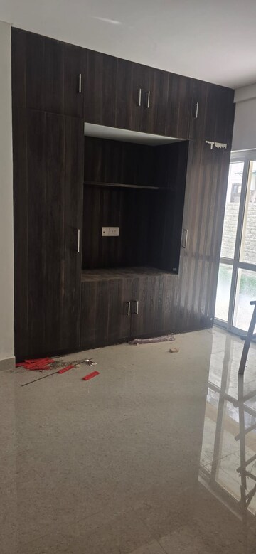 Room in 3 BHK Builder Floor at Omaxe Heights, Sector 86 – for Rent