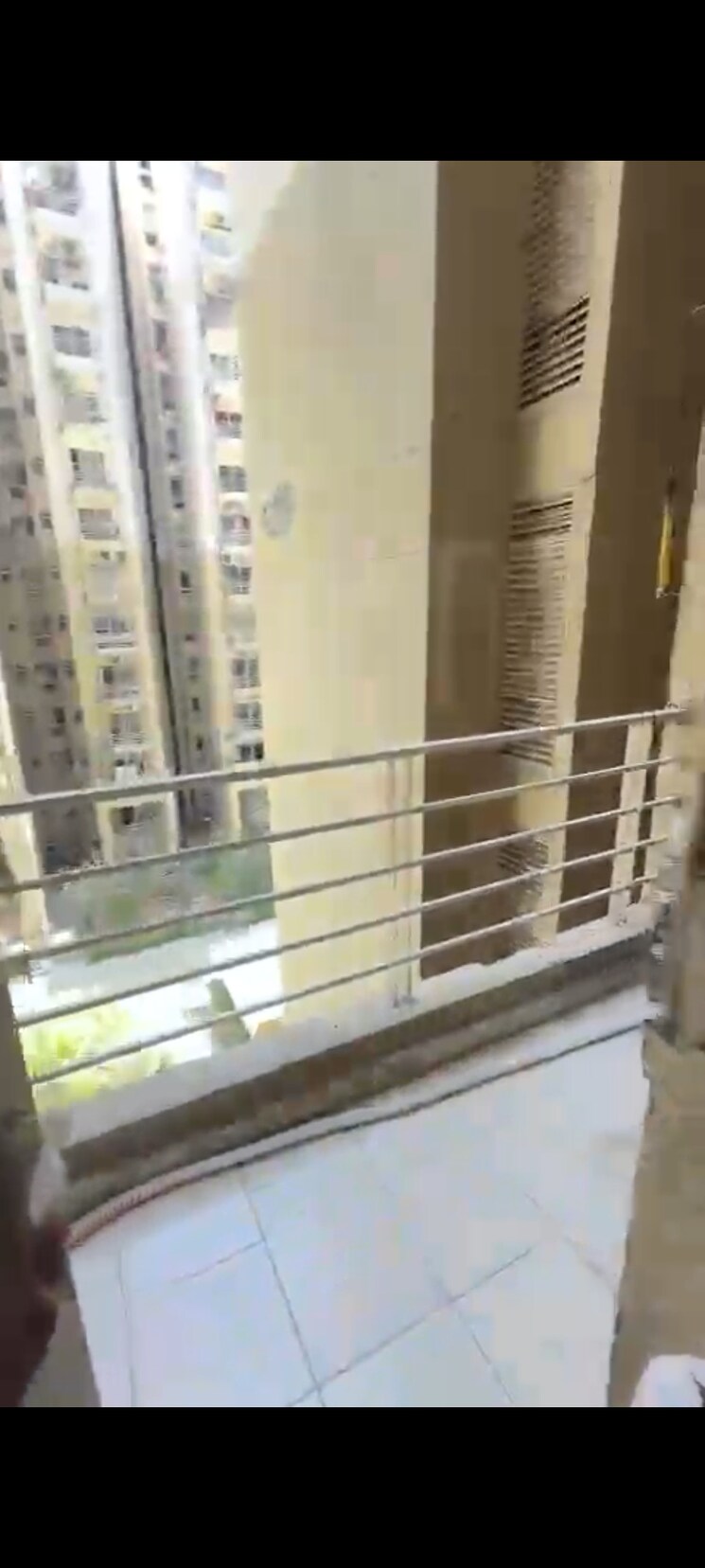 Living Room, paras-seasons 3.5 Bedroom 1625 Sq.Ft. Apartment In Sector 168 Noida 8470808