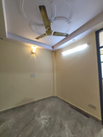 Master Bedroom in 2 BHK Builder Floor at Govindpuri – for Rent