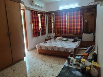 Master Bedroom in 3 BHK Apartment at DLF Exclusive Floors, Sector 53 – for Sale