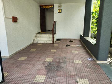 Bedroom in 3 BHK Apartment at DLF Exclusive Floors, Sector 53 – for Sale