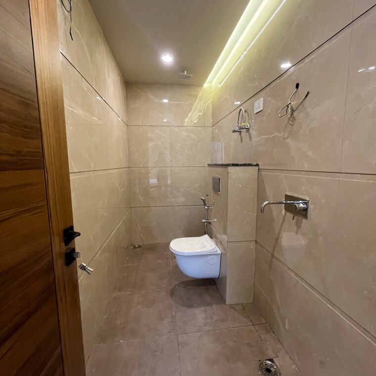 Attached Bathroom, dera mandi 3 Bedroom 1200 Sq.Ft. Builder Floor In Dera Mandi Delhi 8470844