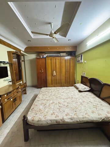 Bedroom in 2 BHK Apartment at Cubic Mall, Chembur – for Rent