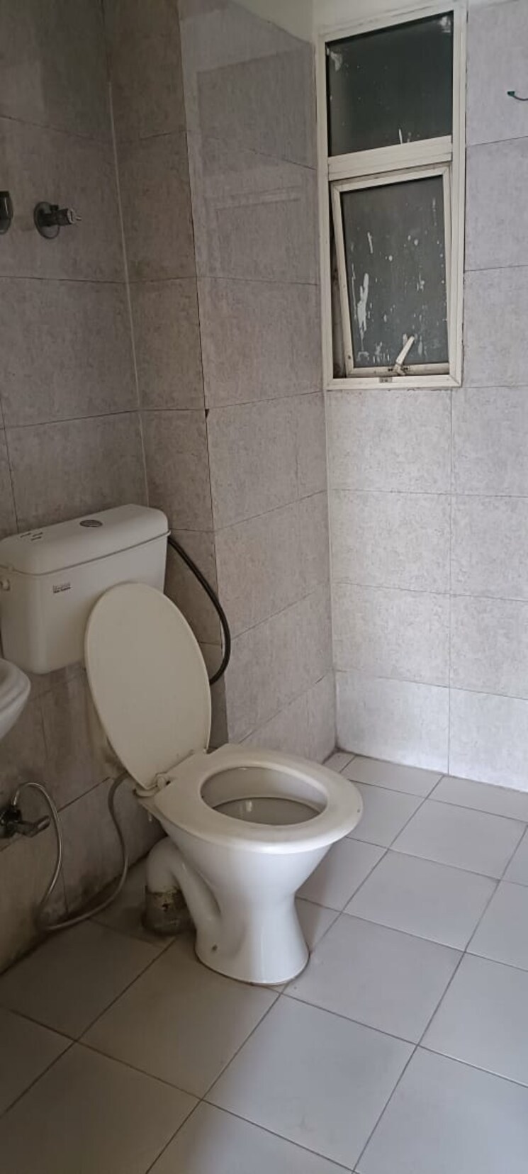 Bathroom, amrapali-golf-homes 2 Bedroom 1100 Sq.Ft. Apartment In Sector 4, Greater Noida Greater Noida 8470852