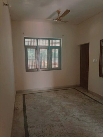 Master Bedroom in 3 BHK Independent House at Gomti Nagar – for Rent
