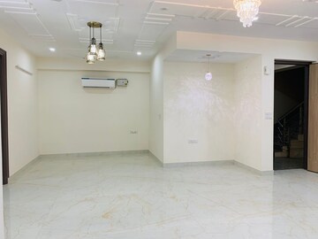 Master Bedroom in 3 BHK Apartment at Orchid Petals, Sector 49 – for Rent