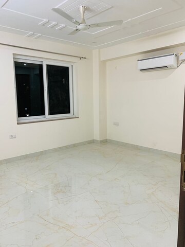 Master Bedroom in 3 BHK Apartment at Orchid Petals, Sector 49 – for Rent