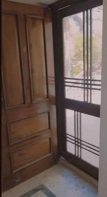 Master Bedroom in 3 BHK Independent House at Gomti Nagar – for Rent