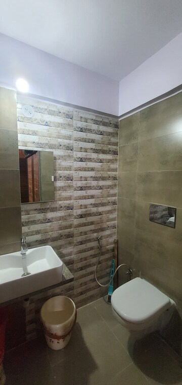 Bathroom in 1.5 BHK Apartment at Tilak Nagar Building, Tilak Nagar – for Rent