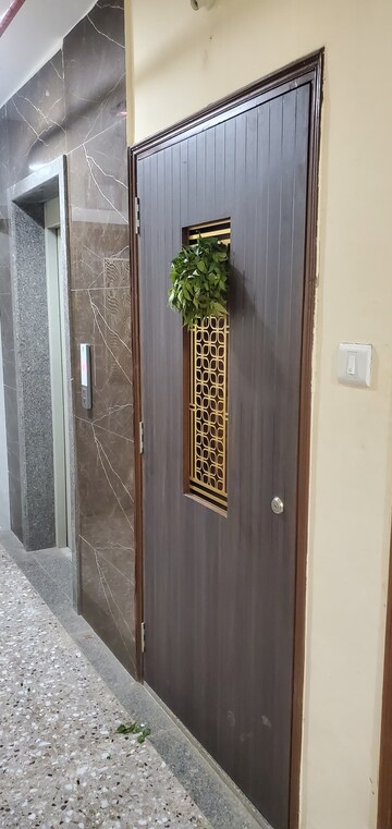 Furnished Amenities in 1.5 BHK Apartment at Tilak Nagar Building, Tilak Nagar – for Rent