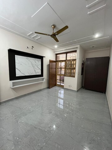 Room in 3 BHK Apartment at Gail CGHS, Sector 56 – for Rent