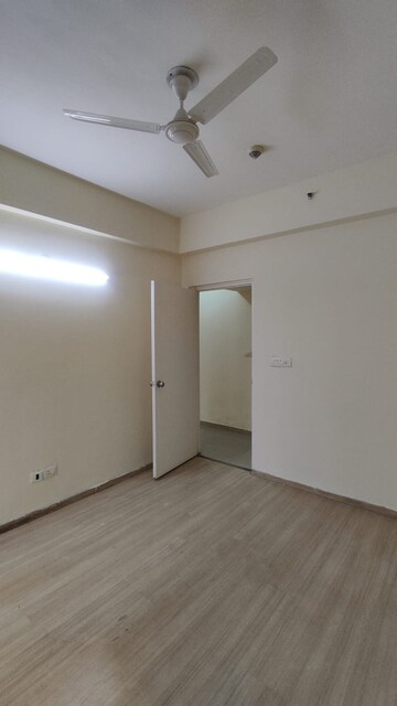 Bedroom in 3 BHK Apartment at Moti Nagar – for Rent