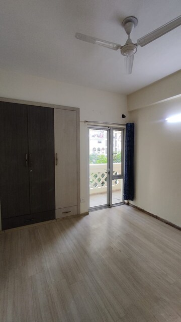 Room in 3 BHK Apartment at Moti Nagar – for Rent