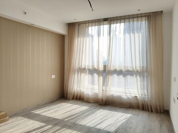 Room in 2 BHK Apartment at Hiranandani Estate Rodas Enclave, Ghodbunder Road – for Rent