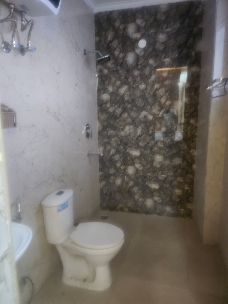 Attached Bathroom, sector 49 3 Bedroom 1400 Sq.Ft. Builder Floor In Sector 49 Faridabad 8471051