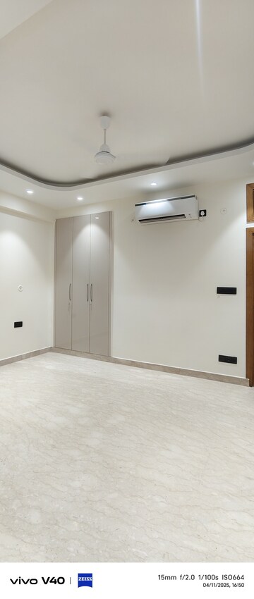 Bedroom in 3 BHK Apartment at Defence Colony – for Rent