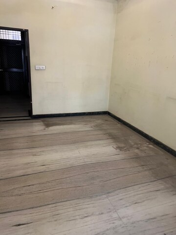 Room in 3 BHK Independent House at Mansarovar – for Rent