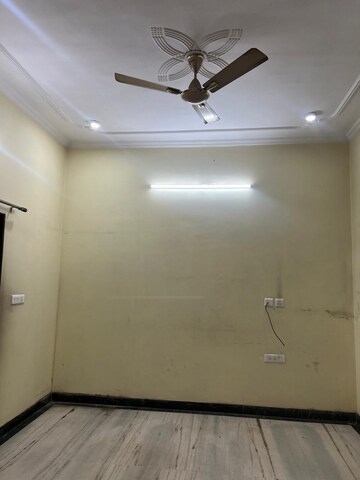 Room in 3 BHK Independent House at Mansarovar – for Rent