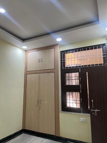 Room in 3 BHK Independent House at Mansarovar – for Rent
