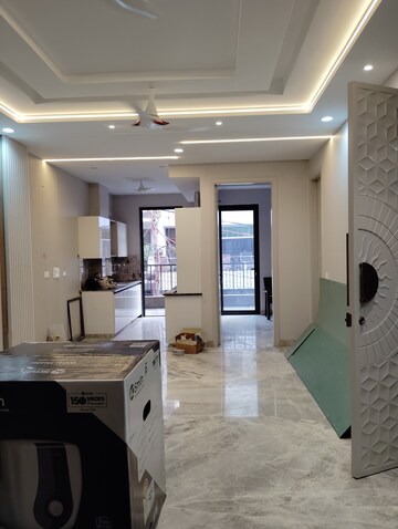 3.5 BHK Apartment For Rent in Madhur Apartment, Paschim Vihar