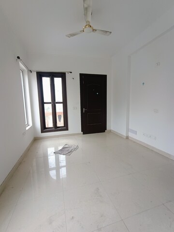 Master Bedroom in 3 BHK Villa at Amrapali Leisure Valley, Tech Zone 4 Greater Noida – for Rent