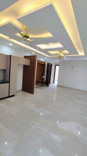 Master Bedroom in 3 BHK Builder Floor at Sushant Lok 2, Sector 57 – for Rent
