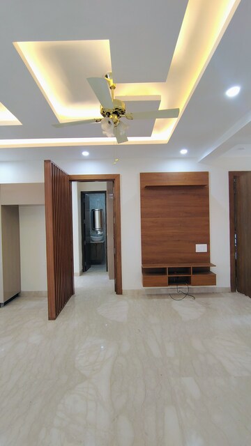 Master Bedroom in 3 BHK Builder Floor at Sushant Lok 2, Sector 57 – for Rent