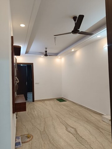 Bedroom in 2.5 BHK Apartment at Anuradha Apartments CGHS, Paschim Vihar – for Rent