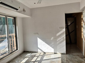 Room in 2 BHK Apartment at Khar West – for Rent