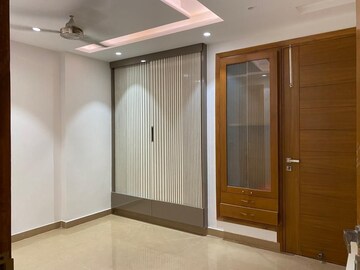 Master Bedroom in 3.5 BHK Apartment at Sunder Apartment, Paschim Vihar – for Rent