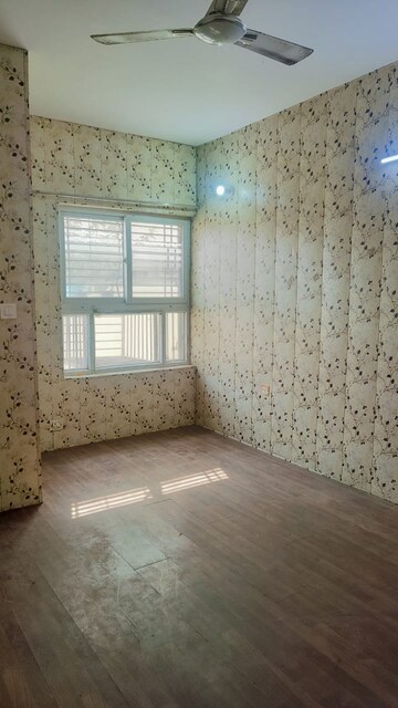 Room in 3 BHK Apartment at Omaxe Spa Village, Sector 78 – for Sale