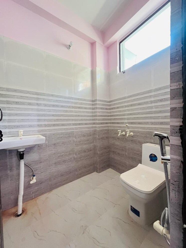 Bathroom, sarai rohilla 1 Bedroom 450 Sq.Ft. Builder Floor In Sarai Rohilla Delhi 8471557