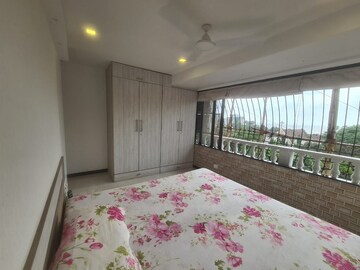 Bedroom in 3 BHK Apartment at Bandra West – for Rent