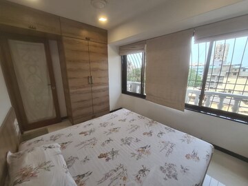 Bedroom in 3 BHK Apartment at Bandra West – for Rent