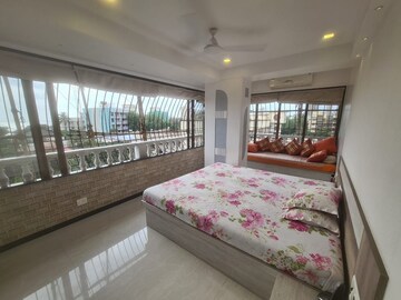 Bedroom in 3 BHK Apartment at Bandra West – for Rent