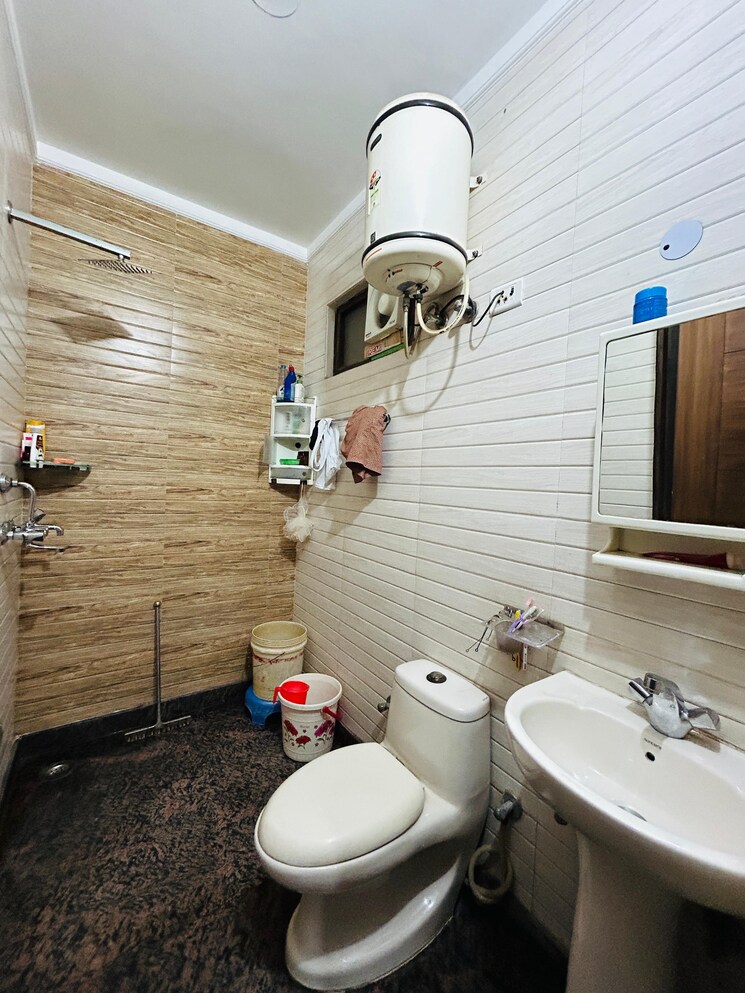 Bathroom, rohini sector 25 2 Bedroom 850 Sq.Ft. Apartment In Rohini Sector 25 Delhi 8471621