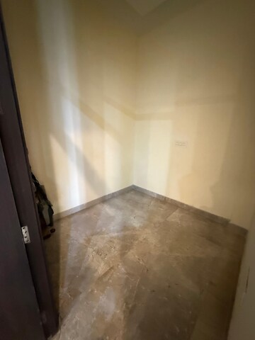 Room in 3 BHK Apartment at Spire Wood, Sector 46 – for Rent