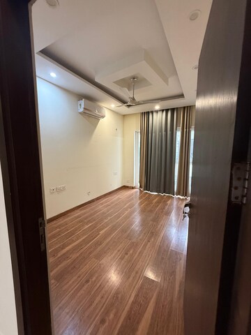 Bedroom in 3 BHK Apartment at Spire Wood, Sector 46 – for Rent