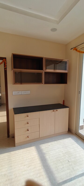 Room in 2.5 BHK Apartment at Aurobindo Kohinoor, Serilingampally – for Rent