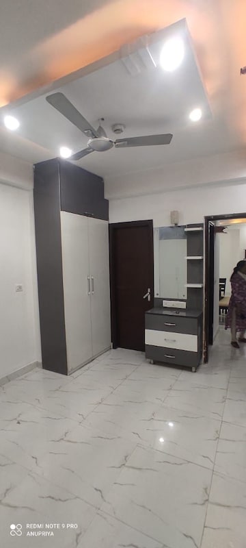 Master Bedroom in 3 BHK Apartment at Mahagun Mywoods, Sector 16c Greater Noida – for Rent