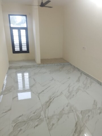 Room in 3 BHK Apartment at Janakpuri – for Rent