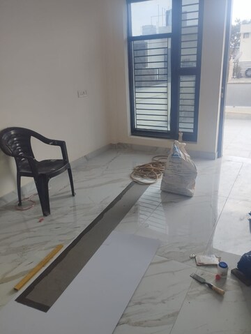 Room in 3 BHK Apartment at Janakpuri – for Rent