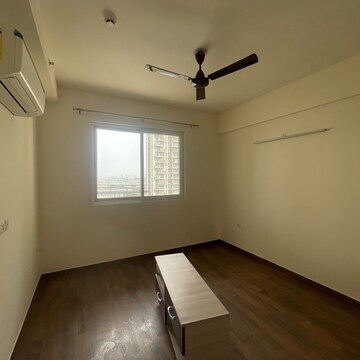 Room in 3 BHK Apartment at Conscient Heritage Max, Sector 102 – for Rent