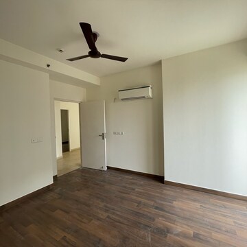 Room in 3 BHK Apartment at Conscient Heritage Max, Sector 102 – for Rent