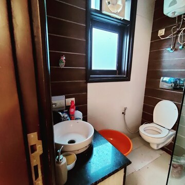 Master Plan in 3 BHK Builder Floor at East Of Kailash – for Rent